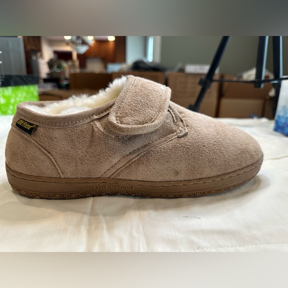 NEW Old Friend Men's Tan/Chestnet Suede fleece lined slippers. Men’s 10 W